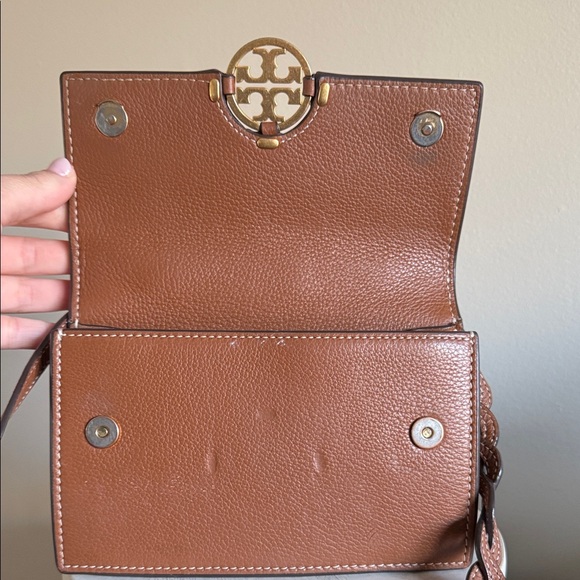 Tory Burch Saddle Brown Pebbled Leather Crossbody with Gold Logo - Picture 4 of 6